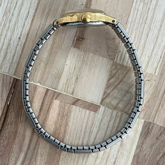 Timex Ladies Watch Vintage Two Tone Stretch Bracelet Gold Tone Dial - Picture 8 of 11